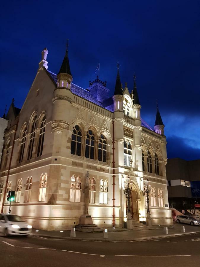 Smart & Cozy Holiday Apartment In The City Centre Inverness Buitenkant foto